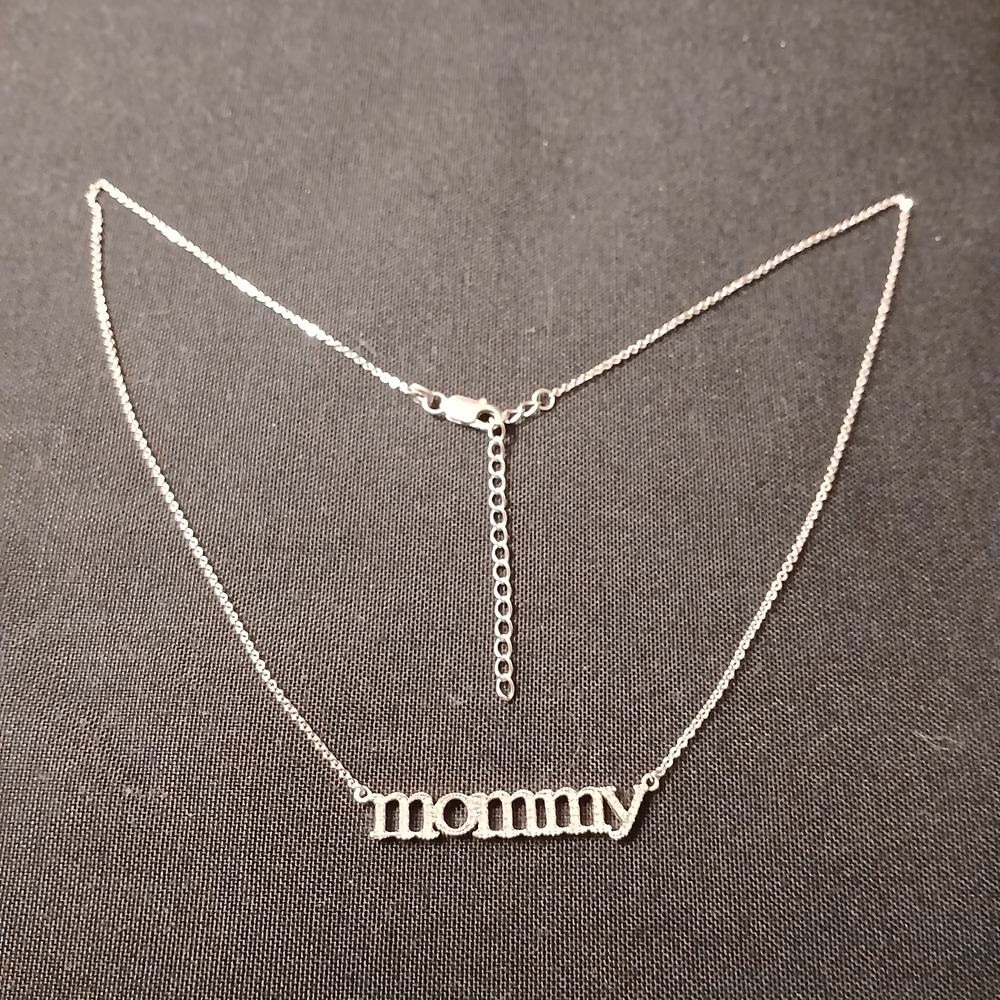 Chic Silver 'Mommy' Necklace